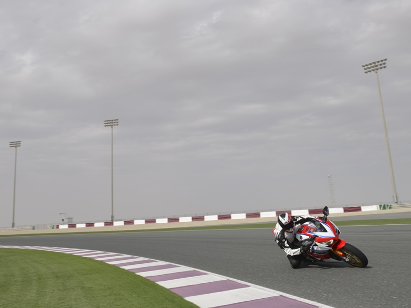 Essai Honda CBR 1000 RR SP 2014 par Jean-Michel Lainé Essai Honda CBR 1000 RR SP 2014 par Jean-Michel Lainé
