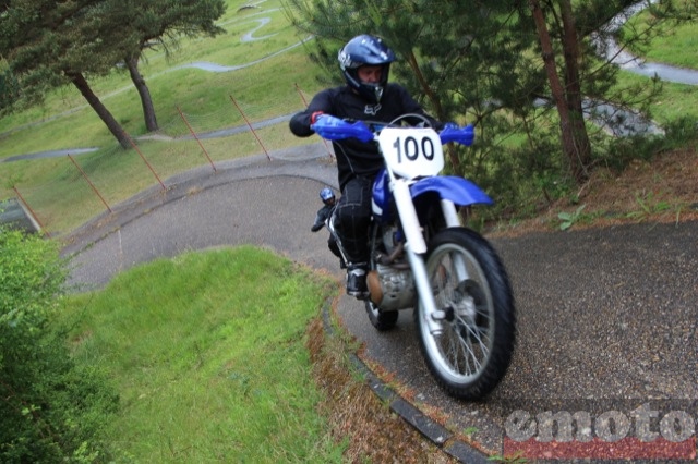 Ecole de motards de la Gendarmerie à Fontainebleau : sur la piste noire