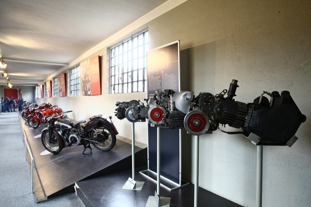 musee moto guzzi mandello del lario les monos