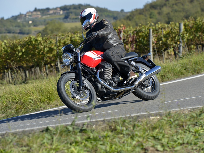 Essai Moto-Guzzi V7 II Special