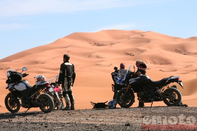 rallye v strom 2014 j3 ait ben haddou merzouga petite pause devant les dunes