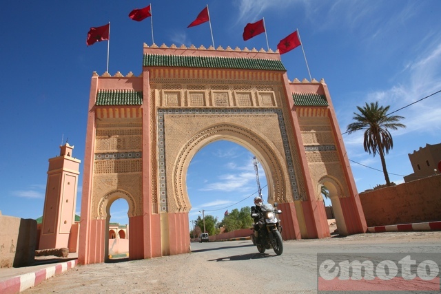 rallye v strom 2014 j4 merzouga zagora porte de la ville