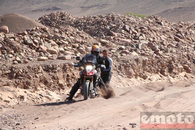 rallye v strom 2014 j5 zagora ouarzazate le sable passe avec l aide de vincent philippe