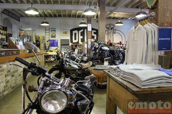 deus ex machina sydney des motos au milieu des fringues deus ex machina sydney des motos au milieu des fringues