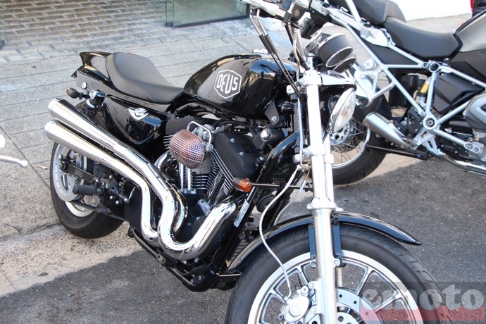deus ex machina sydney un sportster devant l entree deus ex machina sydney un sportster devant l entree
