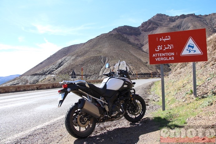 route n9 au maroc le col du tichka est enneige l hiver