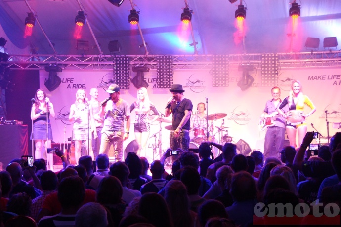 les groupes s enchainent sur la scene du chapiteau a garmisch partenkirchen les groupes s enchainent sur la scene du chapiteau a garmisch partenkirchen