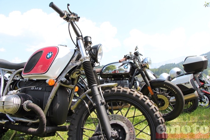 sur les parkings aussi on trouve des scramblers bmw