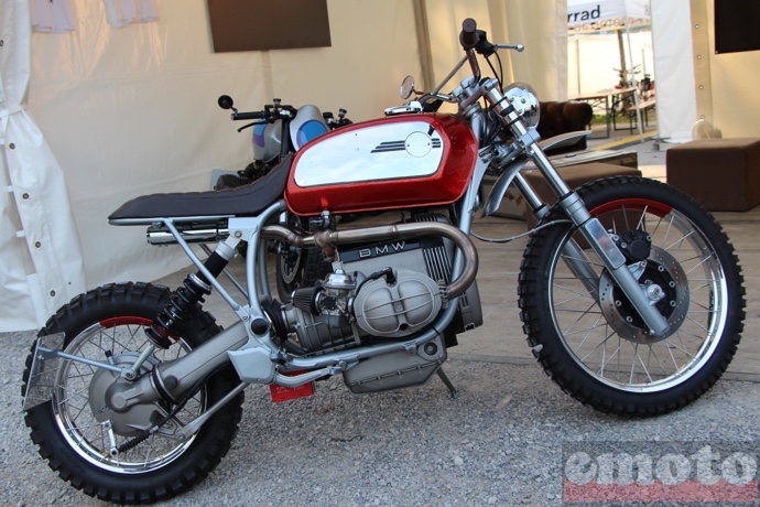 un scrambler avec reservoir et jantes aux coloris assortis un scrambler avec reservoir et jantes aux coloris assortis