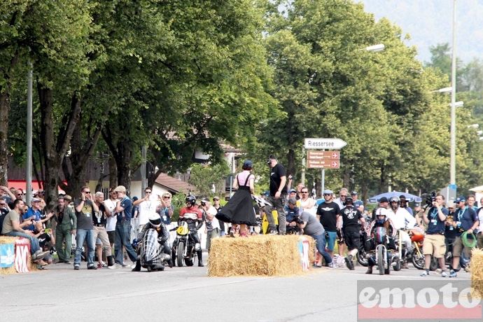 deux pilotes au depart de la classic boxer sprint 2015 a garmisch