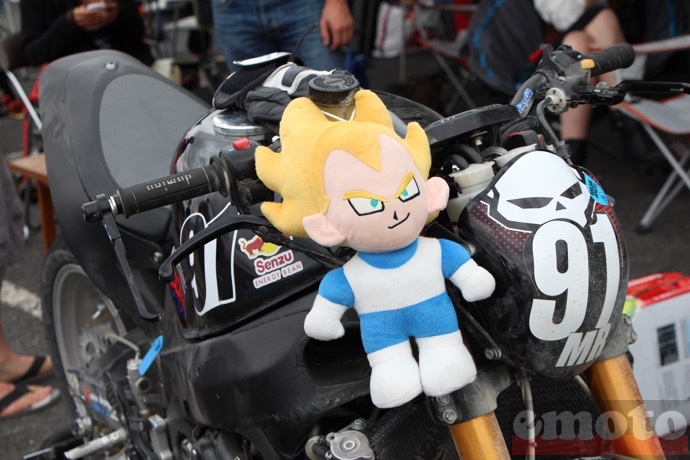 la mascote de tomtom sur sa gsxr 750