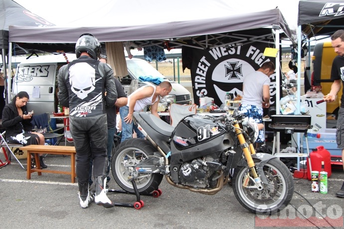 suzuki 750 gsxr de 2001 bati arriere de buell reservoir endurance trains roulants aprilia rsv echappement de mv agusta f4 pilotee par thomas tomtom suzuki 750 gsxr de 2001 bati arriere de buell reservoir endurance trains roulants aprilia rsv echappement de mv agusta f4 pilotee par thomas tomtom