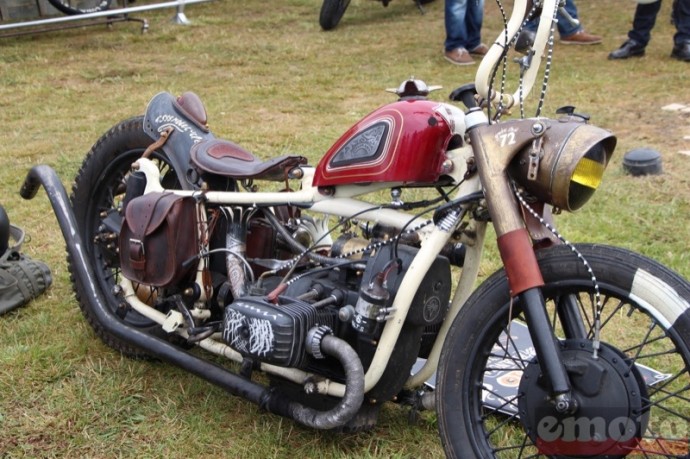 plutot rare les customs sur base bmw plutot rare les customs sur base bmw