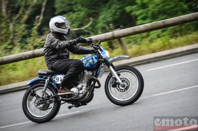 sur la route du wheels and waves sous les averses orageuses