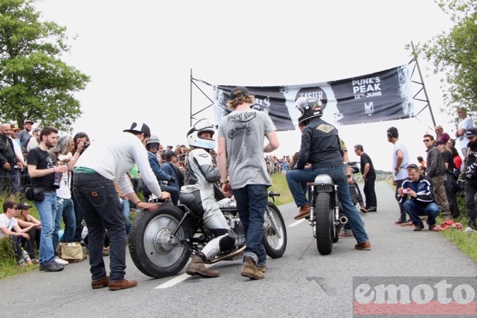 cette prepa moto guzzi a fait forte impression aux wheels and waves