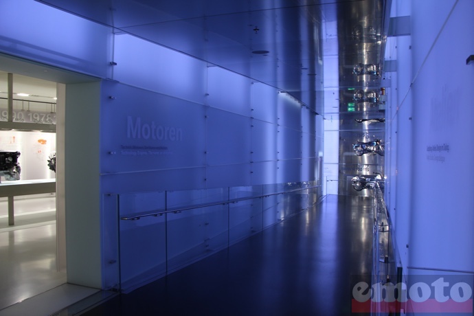 a l interieur du musee bmw une salle est consacree aux moteurs dans une deco resolument moderne a l interieur du musee bmw une salle est consacree aux moteurs dans une deco resolument moderne