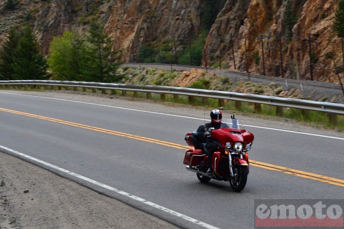 harley davidson ultra classic high output sur les bords du colorado