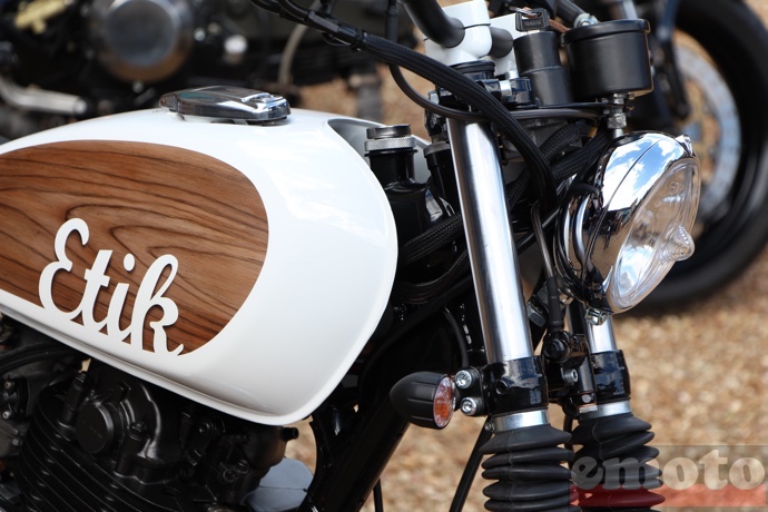 etik motorcycles yamaha sr 500 scrambler detail du reservoir