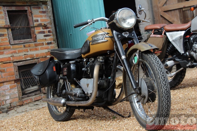 triumph bonnevile une ancienne cette fois ci