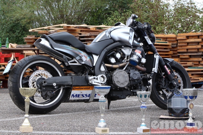 dragster sur base de vmax 1700 on parlait de 300 chevaux dans les allees