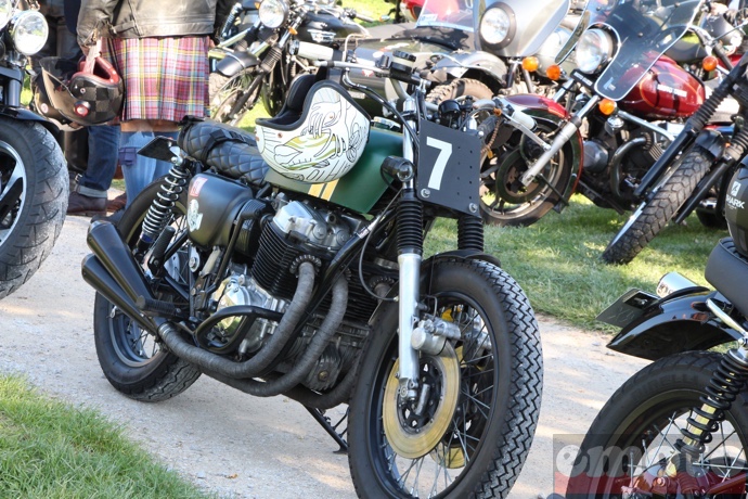 honda 4 cylindres avec la plaque et le large guidon fa on dirt