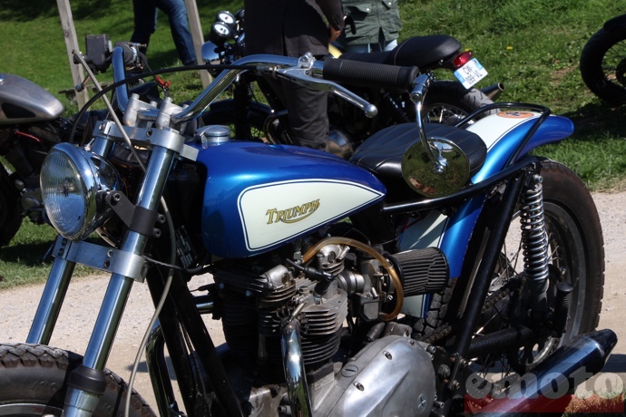 triumph dirt track avec sa peinture biton