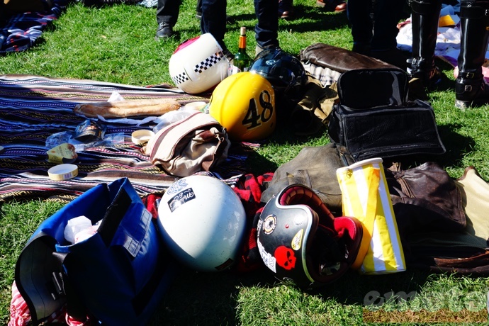 on quitte les casques qui pique niquent entre eux