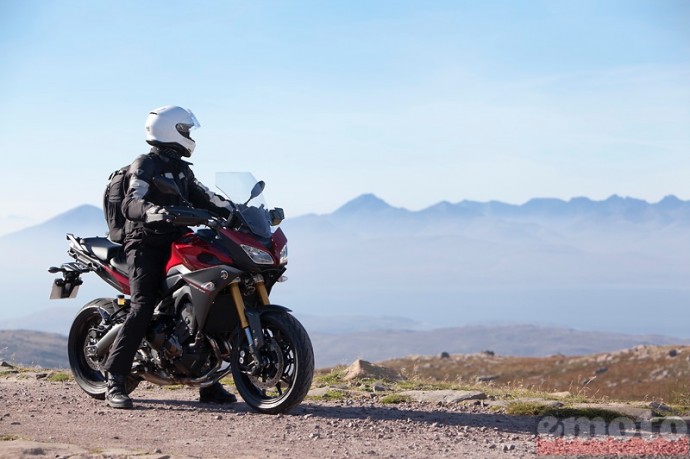 tracer tour j2 11 petite pause paysage au guidon de la mt09 tracer tracer tour j2 11 petite pause paysage au guidon de la mt09 tracer