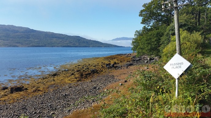 tracer tour ecosse j3 15 un arr t de quelques instants une passing place permet de regarder le paysage avec le brouillard au fond