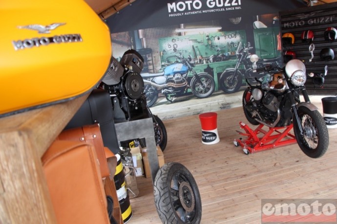 moto guzzi avait installe son garage dans les paddocks