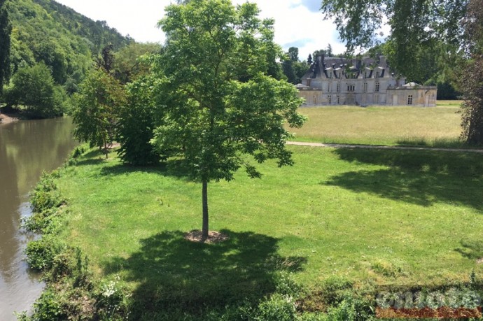 acquigny a son chateau au bord de l eure il se visite