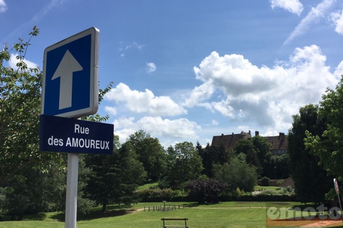 rue des amoureux a le neubourg vers le chateau