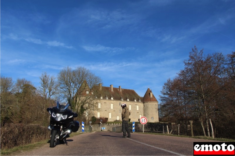 le chateau de marcilly qu on ne voit pas si on ne se retourne pas le chateau de marcilly qu on ne voit pas si on ne se retourne pas