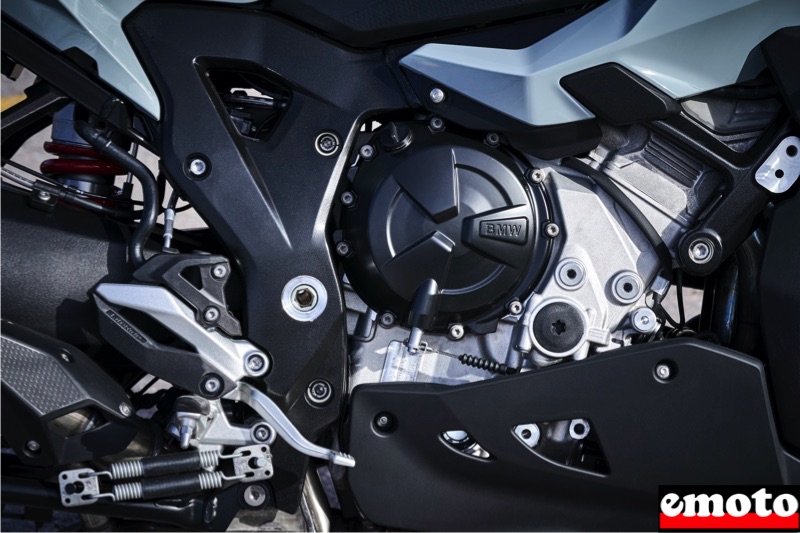 le moteur de la s1000xr ne change pas de performances le cadre evolue