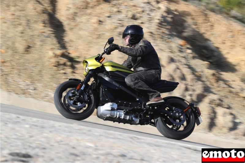 cette harley davidson livewire est un roadster sportif