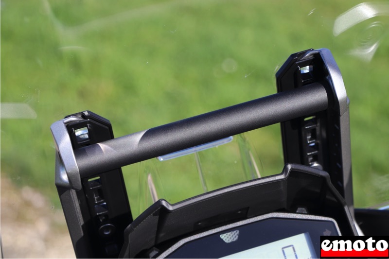 la barre du support de pare brise permet de fixer un gps la barre du support de pare brise permet de fixer un gps