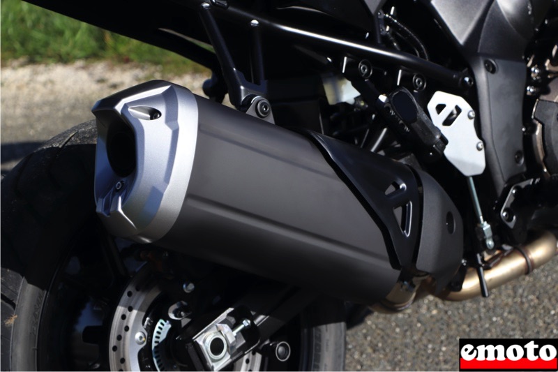 silencieux de la vstrom 1050 au design particulier silencieux de la vstrom 1050 au design particulier