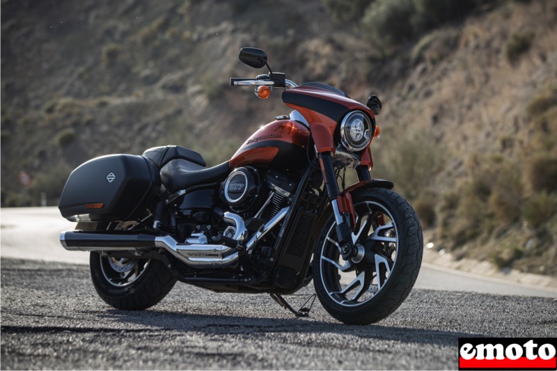 le sport glide est un softail et non pas un touring