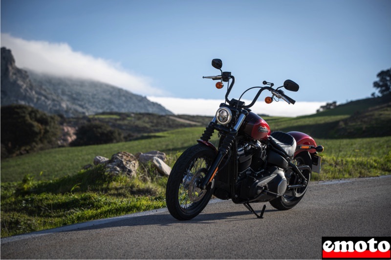 le street bob est un petit softail premier pas apres un sportster