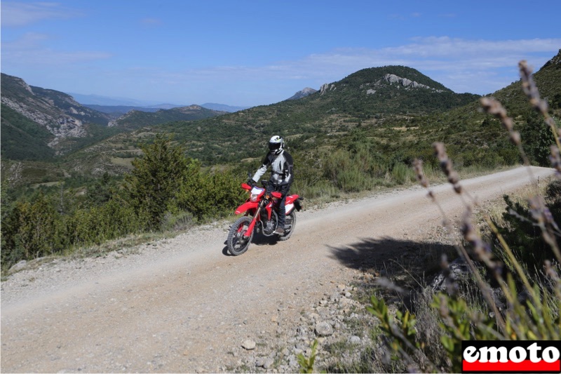 une moto ideale pour se balader sur les pistes