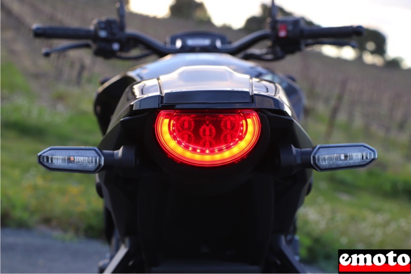 feu reconnaissable de la cb1000r