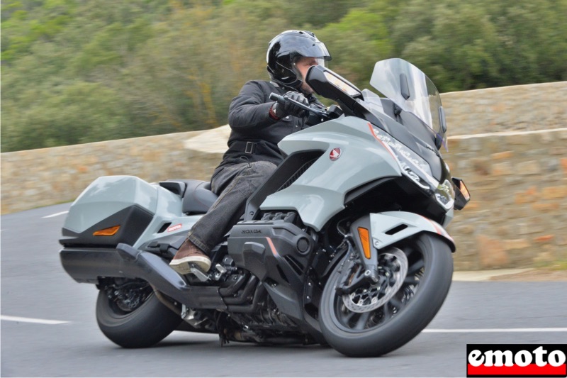 Ah bon, on ne dit plus bagger en 2021 ? Maniabilite-bien-superieure-a-celle-de-la-goldwing-tour