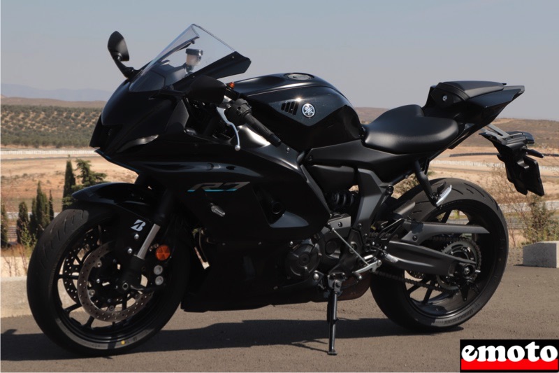 style tres affute de la yamaha r7