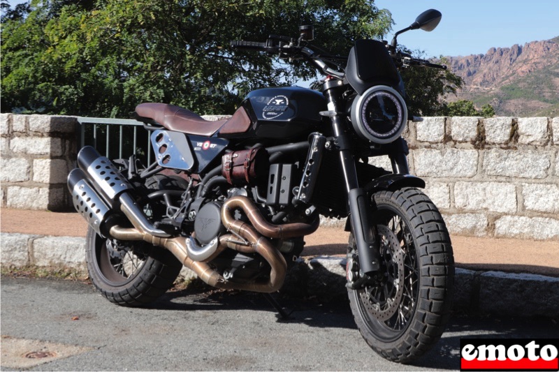 tout le design du super scrambler sur ce 3 4 avant