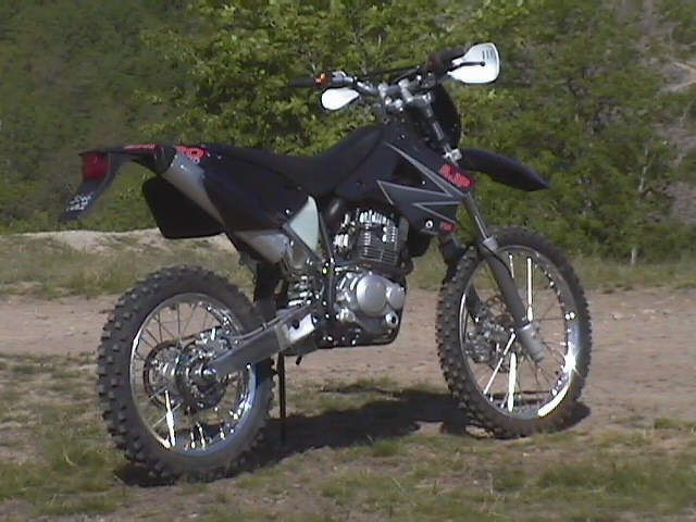 Essai AJP 200 PR4 Enduro 2004 par Jean-Michel Lainé Essai AJP 200 PR4 Enduro 2004 par Jean-Michel Lainé