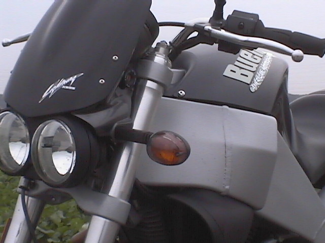 Essai Buell XB9S 2003 par Jean-Michel Lainé Essai Buell XB9S 2003 par Jean-Michel Lainé