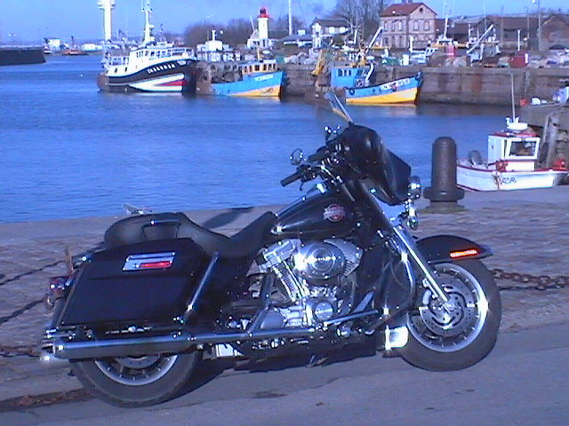 Essai Harley-Davidson Electra Glide Standard 2003 par Jean-Michel Lainé Essai Harley-Davidson Electra Glide Standard 2003 par Jean-Michel Lainé