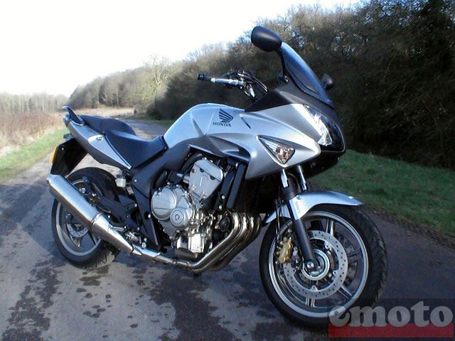 Essai Honda CBF600S 2008 par Jean-Michel Lainé Essai Honda CBF600S 2008 par Jean-Michel Lainé