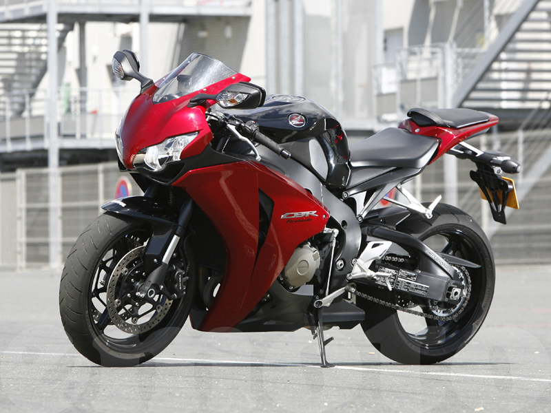 Essai Honda CBR1000RR 2008 par Guillaume Mongin Essai Honda CBR1000RR 2008 par Guillaume Mongin