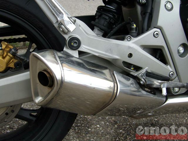 Essai Honda Hornet 600 2007 par Cécile Engelen Essai Honda Hornet 600 2007 par Cécile Engelen